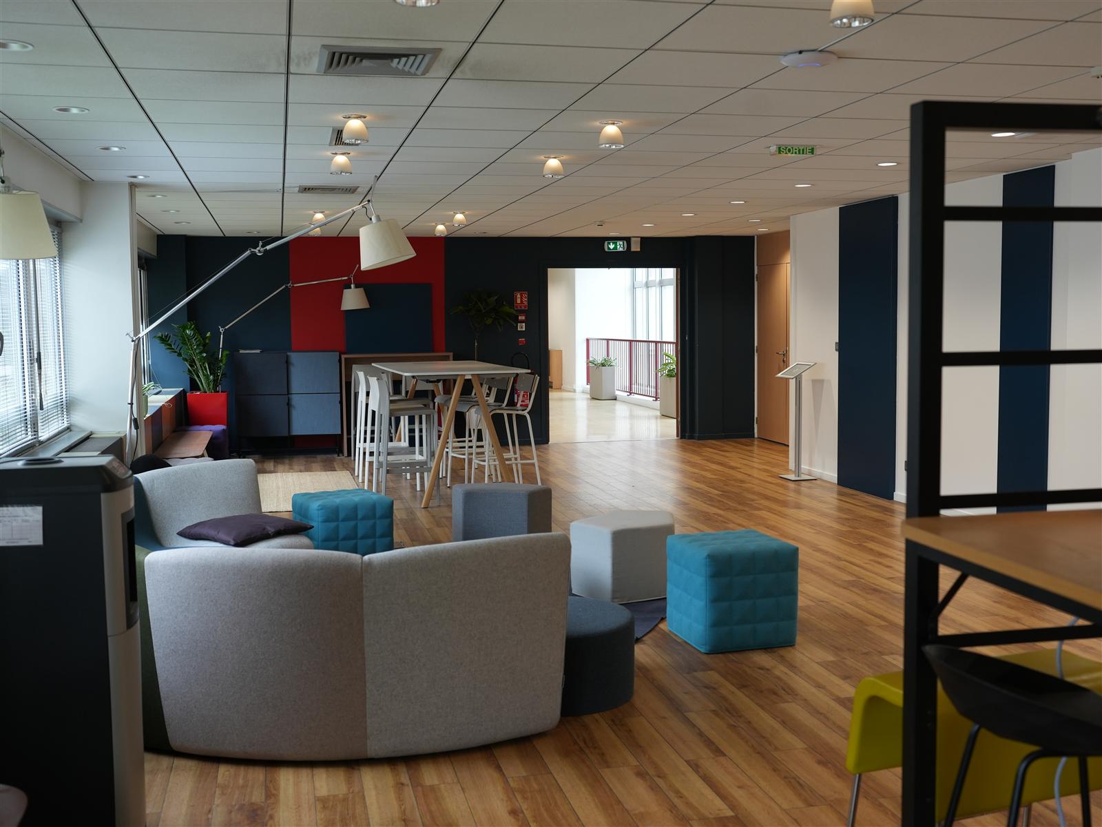 Espace de détente avec canapés